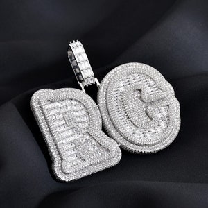 Collar con colgante de letras iniciales de diamantes de talla baguette grande personalizado de doble capa, cadena con placa de identificación personalizada, joyería de hip-hop, regalo personalizado para él