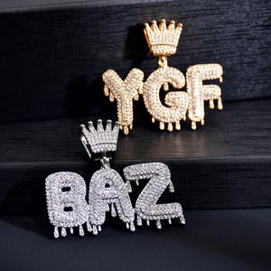 Colar com pingente de letras de gotejamento gelado personalizado, placa de identificação personalizada com gelo, joias de hip hop, presente de aniversário para ela, joias de baile
