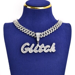 Personligt namnhalsband med baguette och diamanter, personligt hänge med namnskylt och kubansk kedja, personliga smycken, accessoarer för kvinnor