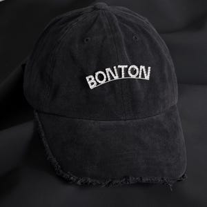 Broches personalizados com nome, broche de boné feito à mão com brilho unissex, broche de letras personalizado, broche de lapela para terno, acessórios exclusivos para festas à noite