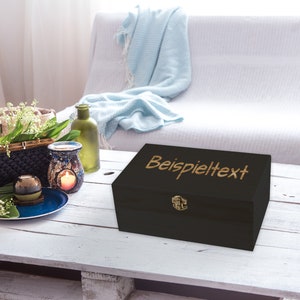 Holzkiste schwarz mit Deckel personalisierbar Wunschtext Holzbox mit Wunschgravur Personalisiertes Geschenk Geschenkbox & Aufbewahrungsbox Bild 1