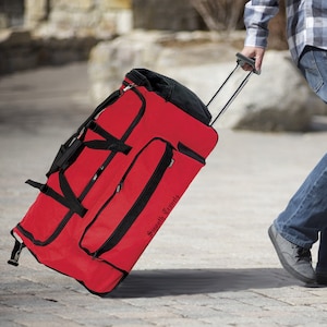 Rode 30 "Heavy Duty Rollende Wielen Grote Rode Aangepaste Gepersonaliseerde Naam Ruime Business Show Travel Weekend Overnight Duffel Bag Storage
