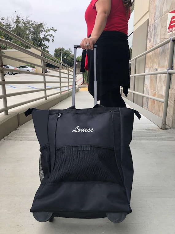 Wheeled tote top with handle