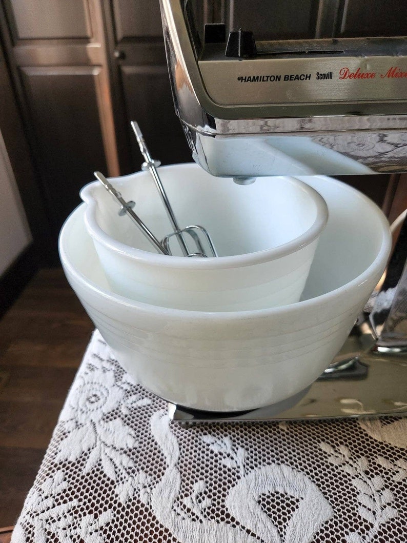 Hamilton Beach Scovill Chrome Deluxe Mixer W Pyrex Bowls Etsy