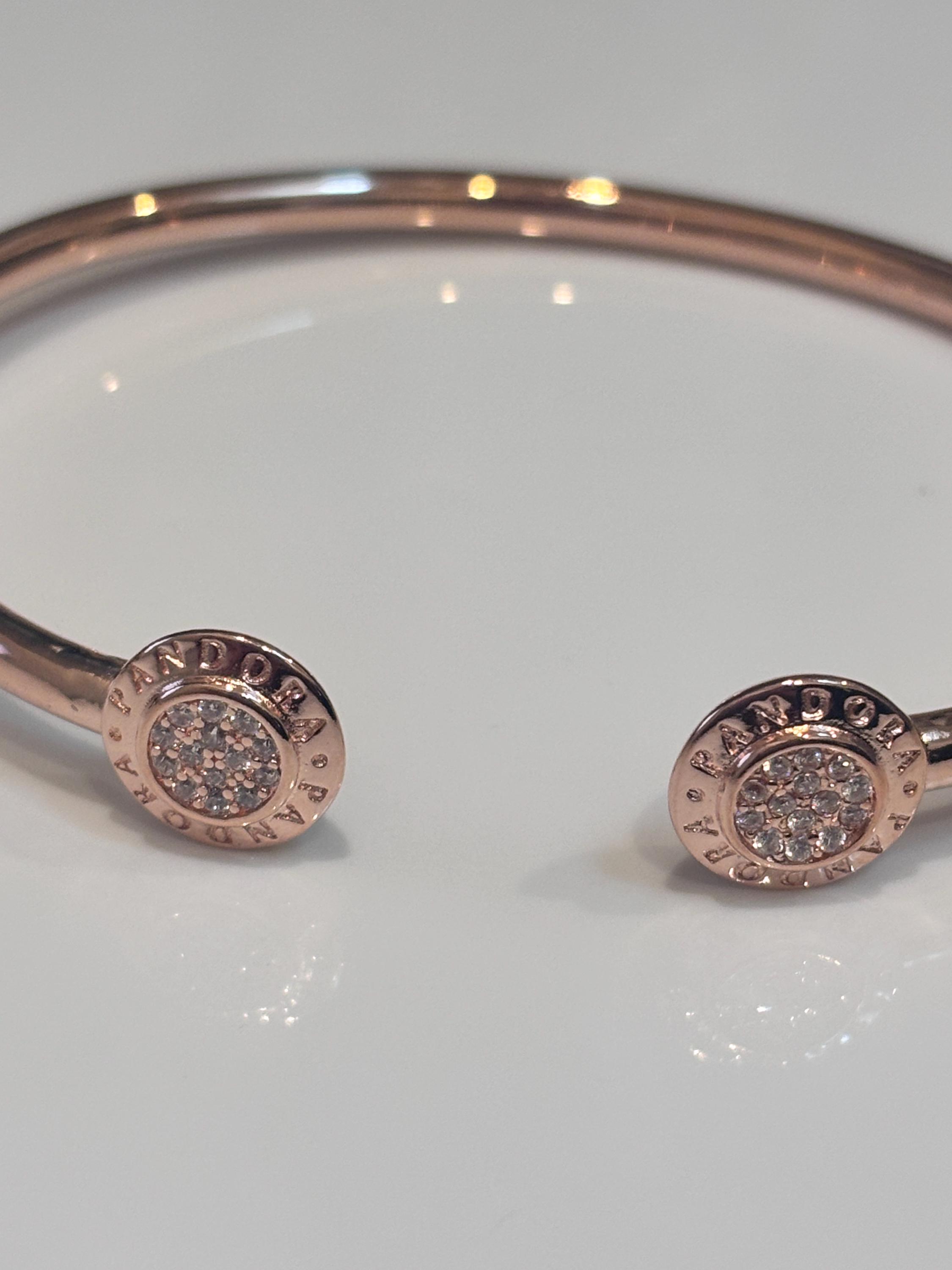 正規品 PANDORA シグネチャー ローズゴールド CZ オープンバングル