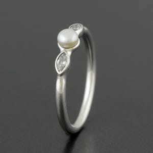 Genuine PANDORA Luminous Leaves Ring 190964P Sterling Silver Cz Pearl Brand New RETIRED Comes with PANDORA Gift Pouch Fast Postage