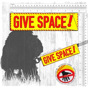 Give SPACE! Warning leash sleeves for dogs.