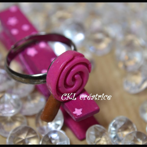 Bague réglable fimo forme sucette rose framboise