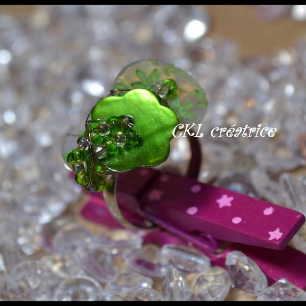 Bague réglable bouton et perle de rocaille thème vert