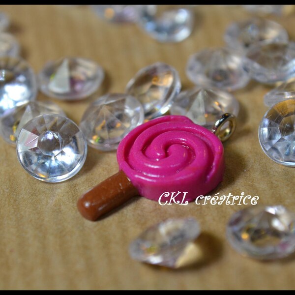 Pendentif fimo forme sucette rose framboise