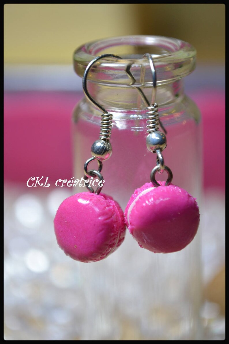 Boucles D'oreilles Pendantes - Mini Macarons Rouges En Fimo - Fermoir Dormeuse Acier - Neuves