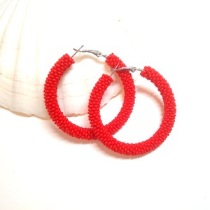 RED Hoop Perlen-Häkelöhrringe, Statement-Boho-Ohrringe, Alltagsschmuck 2 &quot;(5cm)
