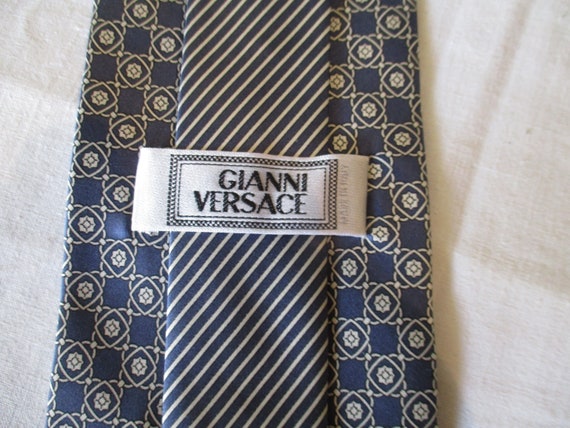 Gianni VERSACE Silk Italy Vintage Tie, in Very Good Condition 