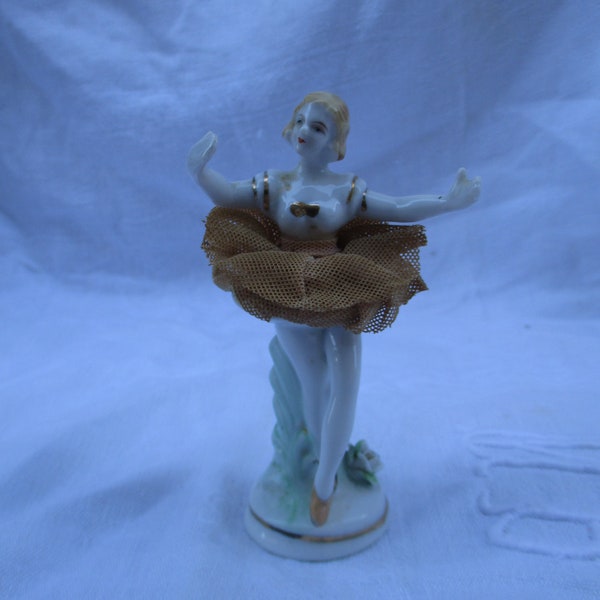Figurine en porcelaine de Saxe GERMANY, Danseuse au tutu, 11 cm; Vintage avec  beaucoup de grâce