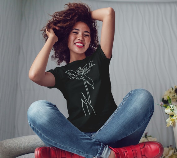 Tulip Regent’s Park #1, Black and White Tee, sophisticated, minimalist, line art, floral, botanical illustration, modern
