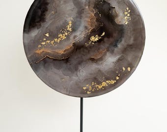 Sluier van rook | 20 cm - originele mixed media kunstharskunst op metalen standaard