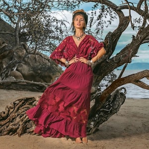 Embrace Old-World Charm with the Lunette Lace-Trimmed Dress - Your Must-Have for Engagements, Resort Retreats, and Unforgettable Vacations
