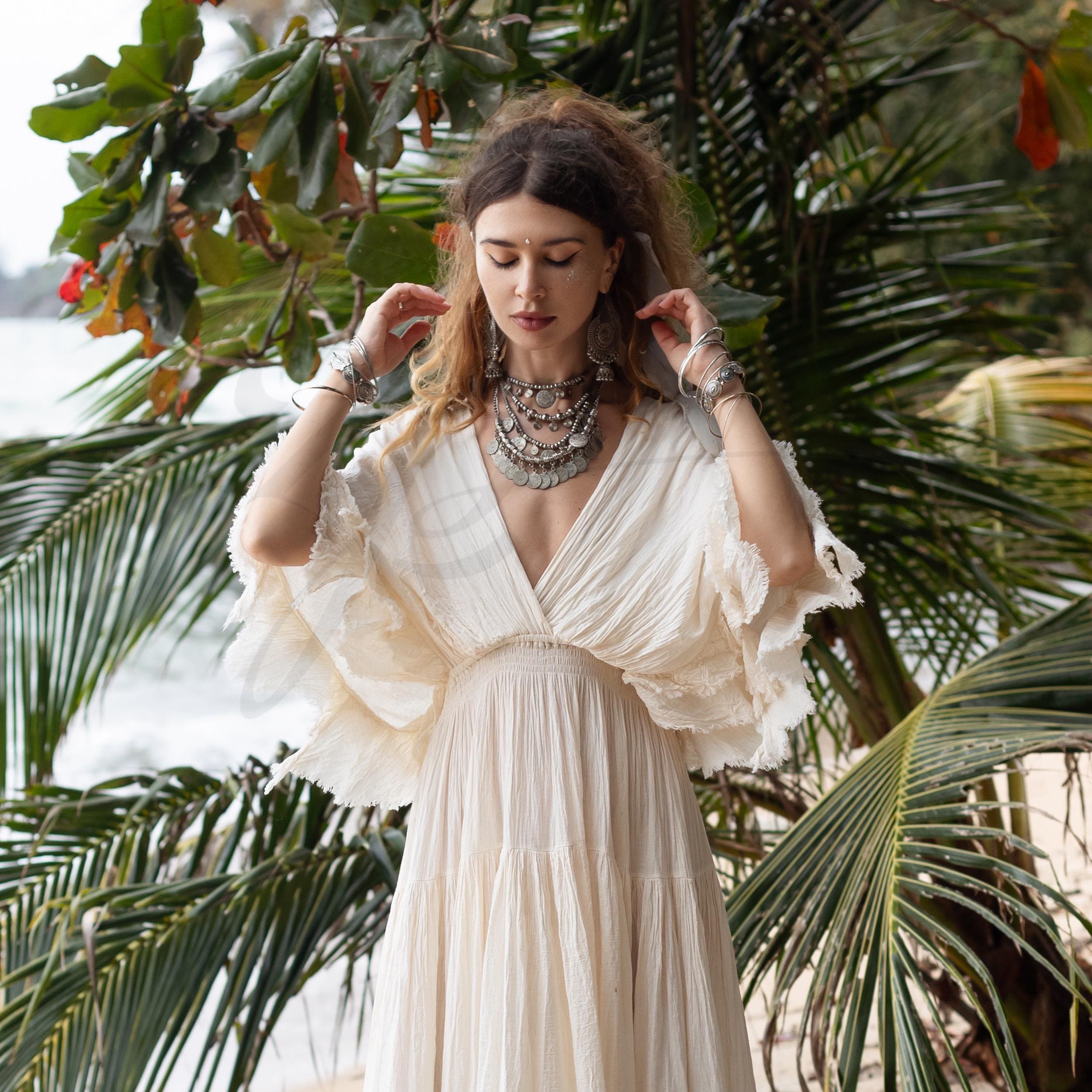 bohemian white dress plus size Discover 690 Boho Wedding Dresses Gowns for Plus Size Curvy Brides and plus size gowns ideas