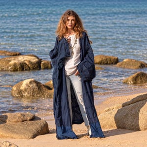 Patchwork-Staubmantel aus 100 % Baumwolle | Kimono in Mitternachtsblau (Übergröße) | Veda