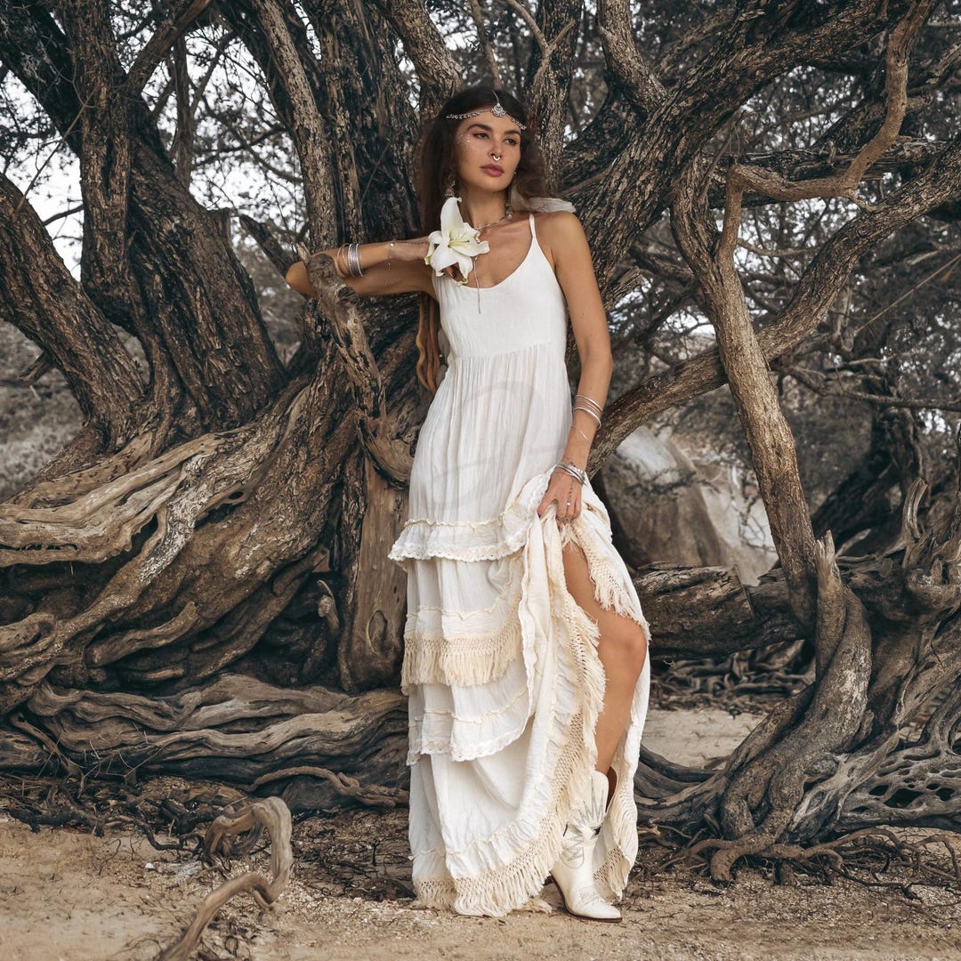 Abito lungo a balze in pizzo: abito senza maniche in cotone grezzo