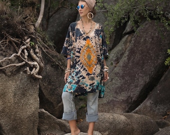 Túnica de talla grande con estampado tie-dye – Kaftán de algodón color naranja llama, cuello en V extragrande / Ninive