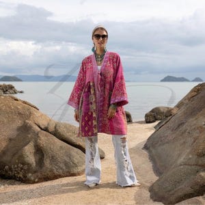 Omkeerbaar Indira-kanthajack – Magenta Moon | Grote maten patchwork boho-jas