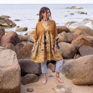 Aria d'or de Ceylan | Tunique en patchwork de soie vintage | Buste de 62 po.