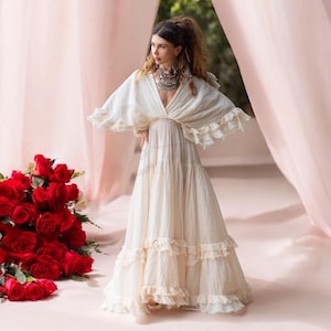 Celebrate your special day in effortless style with the ZinniaPearl Beata boho wedding dress – a timeless design that embraces natural beauty, individuality, and unparalleled comfort for every bride.