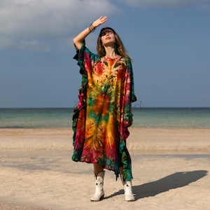 Handgefertigtes Batik Kaftan Kleid: Jersey Baumwoll Tunika mit gerüschten Ärmeln - Mystic