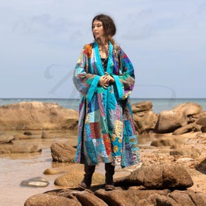 Aquablå quiltad sidenkimono med patchwork: Handgjord bohemisk jacka - Nina