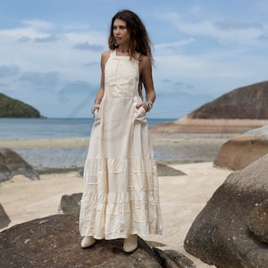 Handgefertigtes Boho Maxi Kleid Schürze: Mondstein Creme Patchwork Baumwolle Neckholder Sommerkleid - Binsa