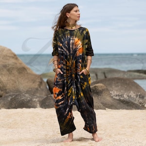 Macacão plus size tie-dye feito à mão: macacão de algodão ocre dourado - Sadie