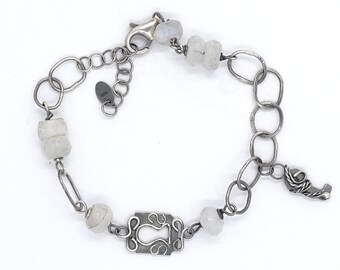 Moonstone silver bracelet, elegant white jewelry, sparkling exquisite jewellery, tasteful gift for her, sterling silver chain bracelet
