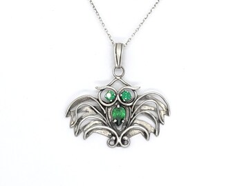 Silver emerald owl necklace, wisdom symbol necklace, knowledge attribute jewelry, silver handmade bird pendant, green emerald rhinestone