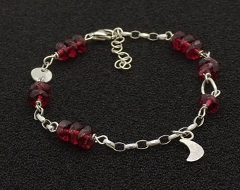 Garnet silver bracelet, elegant ruby colored jewelry, expressive exquisite jewellery, tasteful gift for her, sterling silver chain bracelet