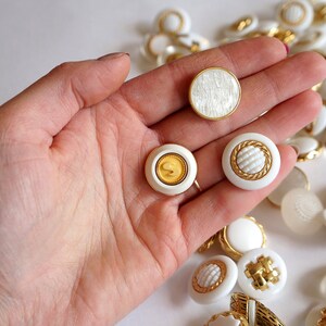 mix buttons set white gold 65 pieces different MEDIUM decorative buttons for decoration to sew sweet cute buttons mix zdjęcie 5