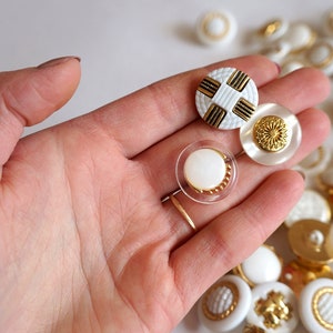 mix buttons set white gold 65 pieces different MEDIUM decorative buttons for decoration to sew sweet cute buttons mix zdjęcie 7