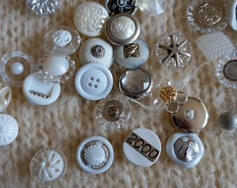 White Gold Silver Buttons Mix – 65 Pieces Medium Vintage Style Buttons – 100g Sewing Embellishments – Shank Buttons for Crafts and Fashion