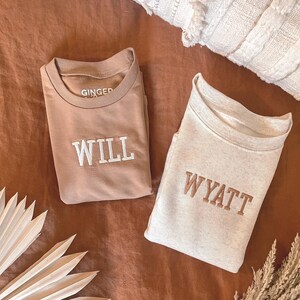 Sudadera infantil bordada personalizada, Sudadera personalizada para niño pequeño, Regalo de segundo cumpleaños para niña, Camiseta con nombre bordado, Ropa orgánica para bebé imagen 9
