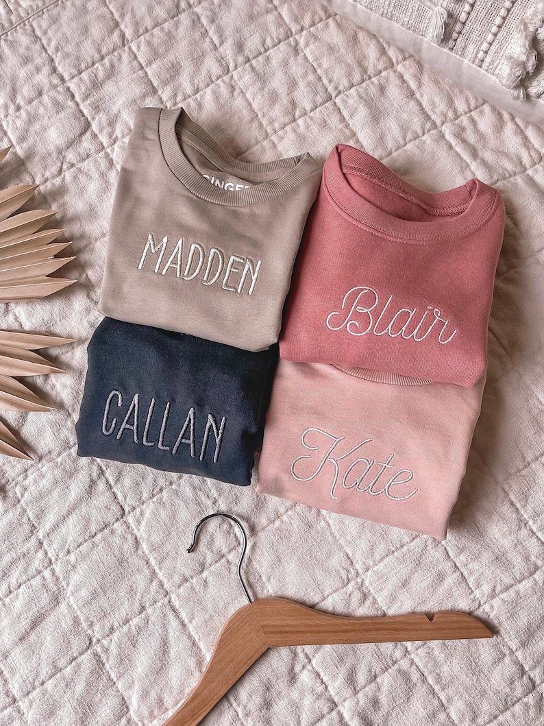 Sudadera infantil bordada personalizada, Sudadera personalizada para niño pequeño, Regalo de segundo cumpleaños para niña, Camiseta con nombre bordado, Ropa orgánica para bebé imagen 3