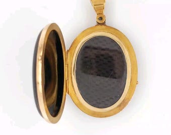 Antique Victorian Mourning Locket in 18K gold and black enamel