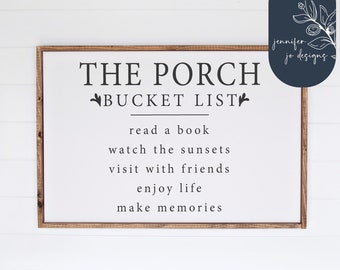 Puede incluir: Un letrero de madera con el texto "THE PORCH BUCKET LIST" y una lista de actividades: leer un libro, ver las puestas de sol, visitar con amigos, disfrutar de la vida, crear recuerdos.