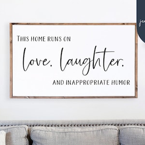 Dit huis draait op liefdeslach en ongepaste humor Svg | Grappig Svg | Familie Quote | Familie SVG | PNG-| DXF | Cricut | Silhouet Cameo