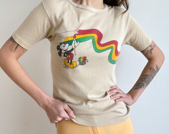 70s Tee Mickey Mouse Disney Graphic T-Shirt Rare Tan Painting Rainbow Graphic Paint Bucket Mickey Tee