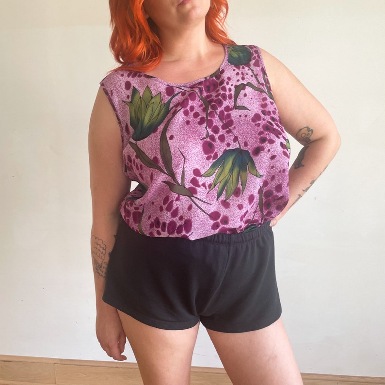 90s Blouse Printed Floral Tank Blouse Sheer Purple Airbrush Style Floral Green Print zdjęcie 1