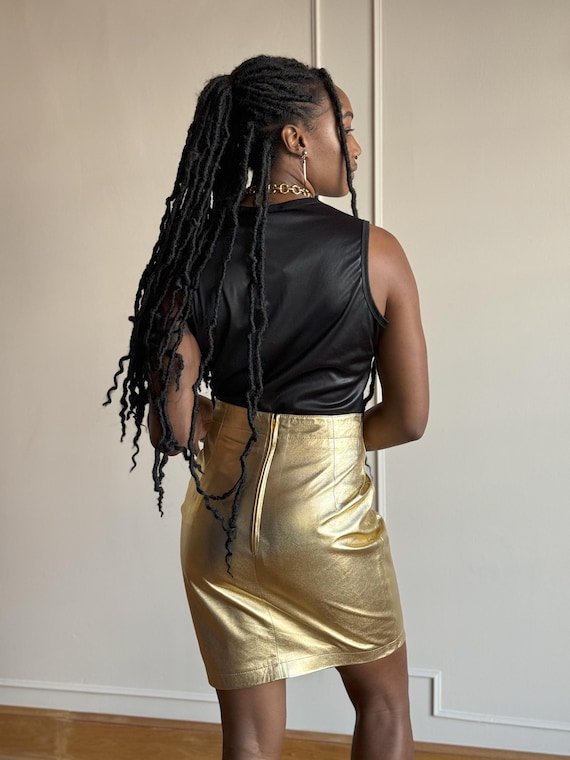 90年代風リリー・ルービンのメタリックゴールドレザーミニスカート