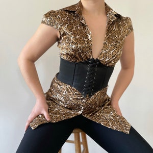 00s Y2K Leopard Print Cheetah Print Top Printed Blouse Guess Jeans Brand Deep V Neckline Collared Top Corset Hook Eye Closure