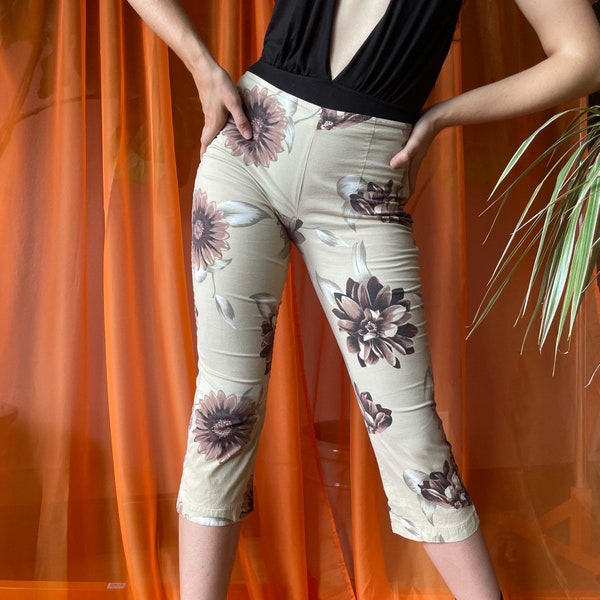 00s Y2k Brown Tan Pants Cropped Pant Floral Capri Neutral Tone Daisy Flower Print Capri