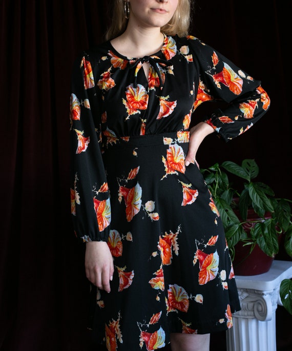 70s Tulip Floral Printed Hippie Dress Black & Ora… - image 9