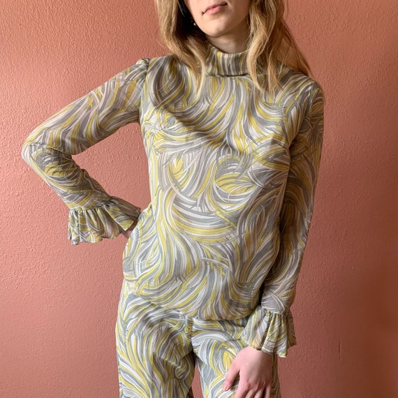 60s Ruffle Sleeve Pastel Psychedelic Geometric Pr… - image 1